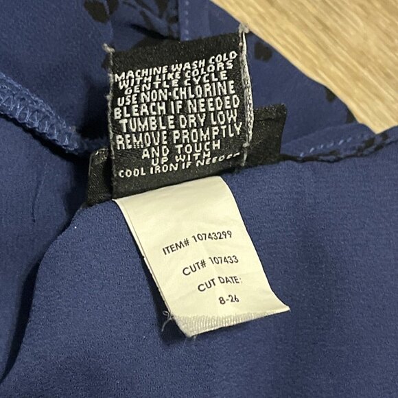 Torrid Floral Chiffon Blouse SZ 00 (Large) Blue Black Tulip Back Pullover - Picture 9 of 11